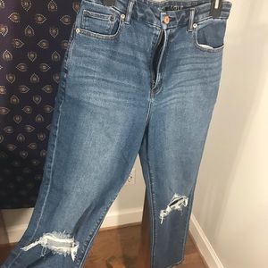 American Eagle Size 8 Mom Jeans Distressed